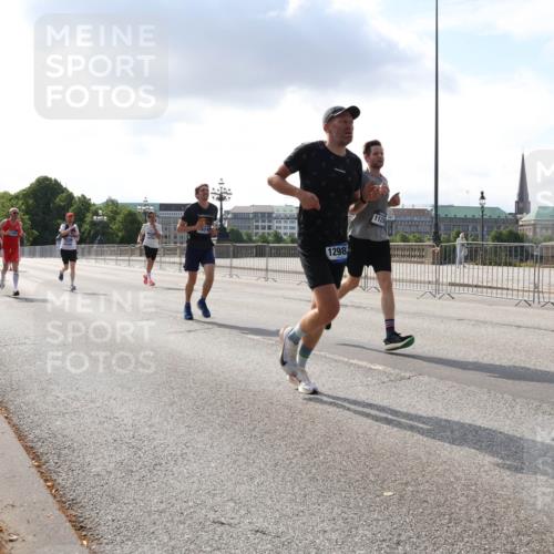 29.06.2025 - hella hamburg halbmarathon Lena Gebhardt http://msf.ph/oto/8291243 29.06.2025 09:46:25 Lombardsbrücke 1298, 112, 1344, 1889, 2243, 2460, 2525, 3809, 3843, 3955, 4463, 4477, 4812, 4944, 5042, 5048, 5152, 6169, 6495, 6683, 7055, 7186, 7534, 7628, 7845, 7901, 8062, 8312, 8784, 8864, 8956, 9345, 10298, 10453, 10865, 10929, 11199, 11230, 11282, 11304, 11661, 11833, 12189, 12447, 12681, 12987, 13252, 13617, 13961, 14276, 14293, 14310, 15115, 15391, 15689, 15902, 16065, 16140, 16243, 16507, 16580, 16811, 16931, 16957, 17213, 17768 meine-sportfotos.de