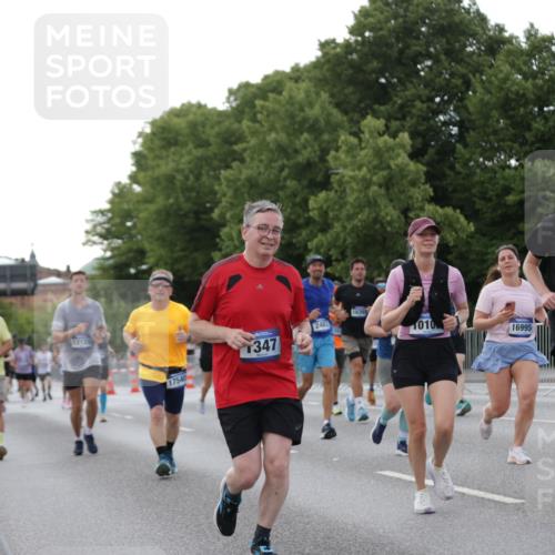 29.06.2025 - hella hamburg halbmarathon Jannik Wohlers http://msf.ph/oto/8291247 29.06.2025 10:04:18 Lombardsbrücke 1213, 1316, 1347, 2011, 2463, 2628, 2698, 2852, 3994, 4146, 4293, 4394, 4538, 5869, 6311, 8049, 10100, 10709, 10834, 11551, 12125, 12924, 13533, 13625, 15532, 16128, 16145, 16357, 16995, 17434, 17540, 17685, 17686, 17814, 18520 meine-sportfotos.de