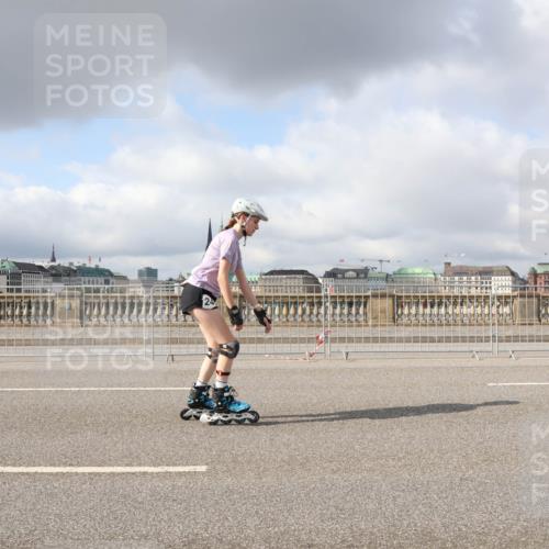 29.06.2025 - hella hamburg halbmarathon Lena Gebhardt http://msf.ph/oto/8291267 29.06.2025 09:05:49 Lombardsbrücke  meine-sportfotos.de