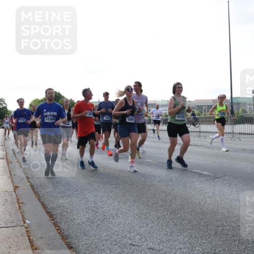 29.06.2025 - hella hamburg halbmarathon Lena Gebhardt http://msf.ph/oto/8291277 29.06.2025 09:58:47 Lombardsbrücke 7732, 14368, 369, 1951, 7082, 10724, 5084, 2, 1285, 1410, 1485, 1715, 1719, 1727, 1815, 1946, 1951, 1972, 2029, 2518, 2656, 2840, 2883, 2907, 3037, 3041, 3097, 3334, 3819, 3859, 3952, 4120, 4152, 4167, 5077, 5084, 5259, 5378, 5391, 5721, 5894, 6272, 6294, 6433, 6592, 6629, 6657, 6759, 6877, 6897, 7082, 7232, 7369, 7716, 7732, 7856, 8068, 8154, 8311, 8322, 8393, 8639, 8721, 8798, 8825, 9012, 9562, 9655, 9727, 9770, 10084, 10488 meine-sportfotos.de