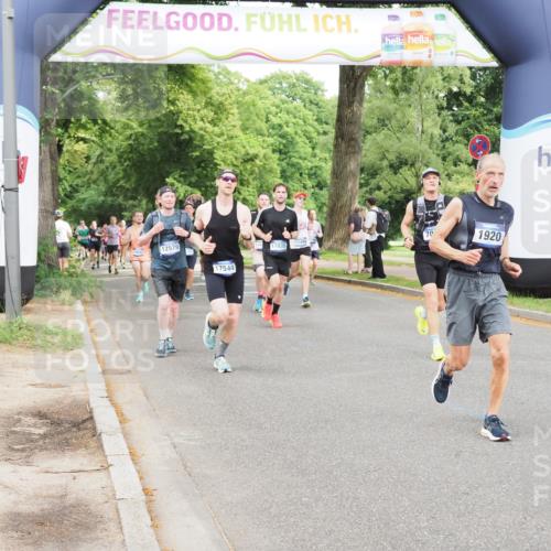 29.06.2025 - hella hamburg halbmarathon MichiJ http://msf.ph/oto/8291295 29.06.2025 10:33:37 Zwischen KM18-KM19 1920, 2188, 2470, 4277, 6819, 6831, 7087, 9105, 12161, 14462, 15365, 16725, 16803, 17544, 17835, 17960, 18810 meine-sportfotos.de