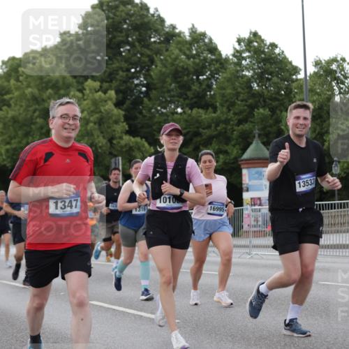 29.06.2025 - hella hamburg halbmarathon Jannik Wohlers http://msf.ph/oto/8291311 29.06.2025 10:04:19 Lombardsbrücke 1213, 1316, 1347, 1559, 2011, 2463, 2628, 2698, 3994, 4146, 4293, 4394, 4538, 4951, 5869, 6311, 8049, 10100, 10709, 10834, 11551, 12125, 12924, 13533, 13625, 15532, 16128, 16145, 16357, 16995, 17434, 17540, 17685, 17686, 17814, 18520 meine-sportfotos.de