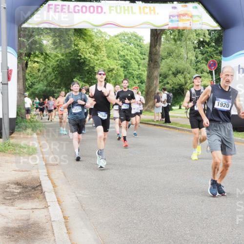 29.06.2025 - hella hamburg halbmarathon MichiJ http://msf.ph/oto/8291314 29.06.2025 10:33:37 Zwischen KM18-KM19 1920, 2188, 2470, 4277, 6819, 6831, 7087, 9105, 12161, 14462, 15365, 16725, 16803, 17544, 17835, 17960, 18810 meine-sportfotos.de