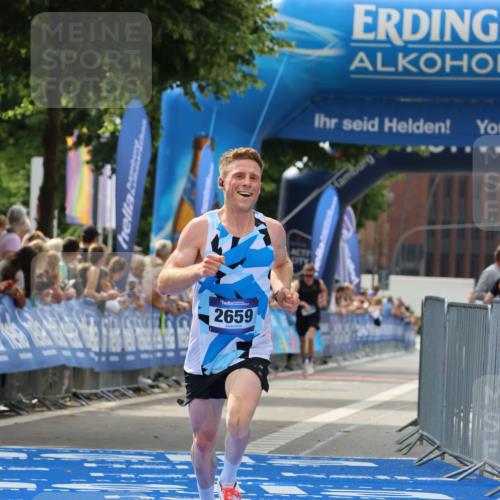 29.06.2025 - hella hamburg halbmarathon Strokosch-Dieckow http://msf.ph/oto/8291321 29.06.2025 10:19:23 Ziel 2659, 13016 meine-sportfotos.de