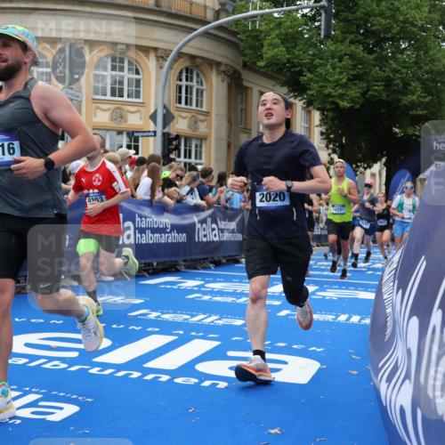 29.06.2025 - hella hamburg halbmarathon Strokosch-Dieckow http://msf.ph/oto/8291341 29.06.2025 10:50:06 Ziel 1119, 1216, 1321, 1507, 2020, 3296, 3562, 7100, 7176, 7657, 8313, 9031, 9213, 9303, 9965, 10371, 11607, 12203, 12235, 12271, 13225, 13282, 13758, 14257, 15620, 16403, 18228, 18657, 18658, 18884, 19112 meine-sportfotos.de