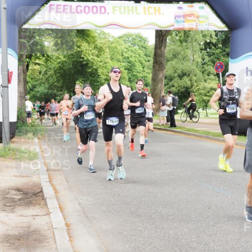 29.06.2025 - hella hamburg halbmarathon MichiJ http://msf.ph/oto/8291361 29.06.2025 10:33:37 Zwischen KM18-KM19 1920, 2188, 2470, 4277, 6819, 6831, 7087, 9105, 12161, 14462, 15365, 16725, 16803, 17544, 17835, 17960, 18810 meine-sportfotos.de