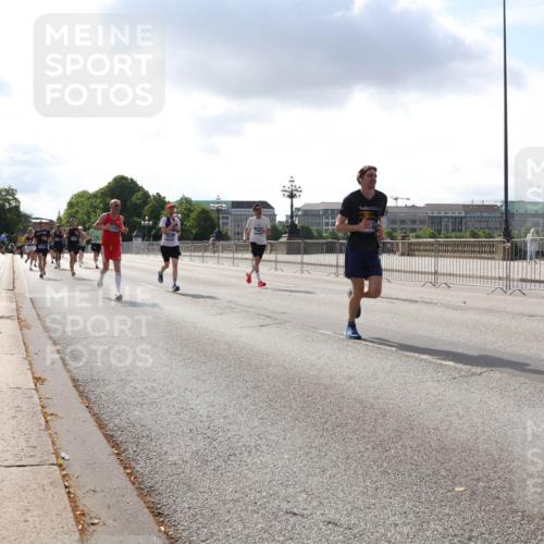 29.06.2025 - hella hamburg halbmarathon Lena Gebhardt http://msf.ph/oto/8291366 29.06.2025 09:46:26 Lombardsbrücke 1344, 1889, 2243, 2525, 3809, 3843, 3955, 4463, 4477, 4812, 4944, 5042, 5048, 5152, 6169, 6495, 6683, 7055, 7186, 7534, 7628, 7845, 7901, 8062, 8312, 8784, 8864, 8956, 9345, 10298, 10453, 10865, 10927, 10929, 11199, 11230, 11282, 11304, 11661, 11833, 12189, 12447, 12987, 13252, 13617, 13961, 14276, 14293, 14310, 15115, 15391, 15689, 15902, 16065, 16140, 16243, 16507, 16580, 16811, 16931, 16957, 17213, 17768 meine-sportfotos.de