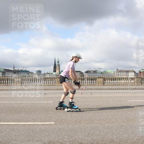 29.06.2025 - hella hamburg halbmarathon Lena Gebhardt http://msf.ph/oto/8291424 29.06.2025 09:05:49 Lombardsbrücke  meine-sportfotos.de