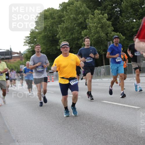 29.06.2025 - hella hamburg halbmarathon Jannik Wohlers http://msf.ph/oto/8291428 29.06.2025 10:04:20 Lombardsbrücke 1316, 1347, 1559, 2011, 2463, 2628, 2698, 3994, 4146, 4293, 4394, 4538, 4951, 5869, 6311, 8049, 10100, 10709, 10834, 11088, 11551, 12125, 12924, 13533, 15532, 16128, 16145, 16357, 16995, 17434, 17540, 17685, 17686, 17814, 18520 meine-sportfotos.de