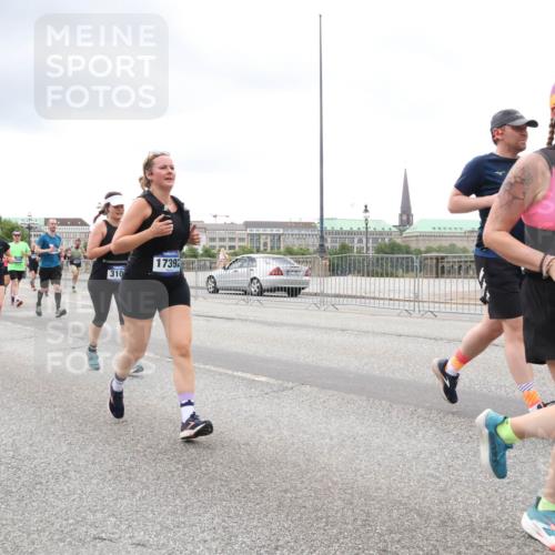 29.06.2025 - hella hamburg halbmarathon Lena Gebhardt http://msf.ph/oto/8291452 29.06.2025 10:55:49 Lombardsbrücke 310, 17392, 1616, 1873, 1909, 1917, 2793, 3101, 3115, 3244, 3268, 4265, 4470, 4473, 4836, 4896, 5220, 5222, 5306, 5483, 5487, 5575, 5994, 6055, 6056, 6113, 6257, 6494, 6594, 7516, 7548, 7616, 7680, 7969, 8110, 8527, 8532, 8533, 8626, 8648, 9548, 9614, 9618, 9838, 9857, 9858, 9861, 9865, 9956, 10094, 10436, 10438, 10449, 10559, 10593, 10640, 10885, 11109, 11903, 11962, 11963, 12695, 12902, 14727, 16385 meine-sportfotos.de