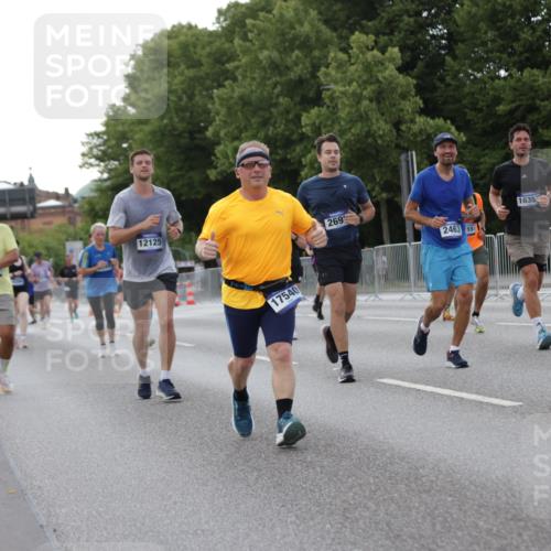 29.06.2025 - hella hamburg halbmarathon Jannik Wohlers http://msf.ph/oto/8291470 29.06.2025 10:04:20 Lombardsbrücke 1316, 1347, 1559, 2011, 2463, 2628, 2698, 3994, 4146, 4293, 4394, 4538, 4951, 5869, 6311, 8049, 10100, 10709, 10834, 11088, 11551, 12125, 12924, 13533, 15532, 16128, 16145, 16357, 16995, 17434, 17540, 17685, 17686, 17814, 18520 meine-sportfotos.de