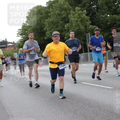 29.06.2025 - hella hamburg halbmarathon Jannik Wohlers http://msf.ph/oto/8291484 29.06.2025 10:04:20 Lombardsbrücke 1316, 1347, 1559, 2011, 2463, 2628, 2698, 3994, 4146, 4293, 4394, 4538, 4951, 5869, 6311, 8049, 10100, 10709, 10834, 11088, 11551, 12125, 12924, 13533, 15532, 16128, 16145, 16357, 16995, 17434, 17540, 17685, 17686, 17814, 18520 meine-sportfotos.de