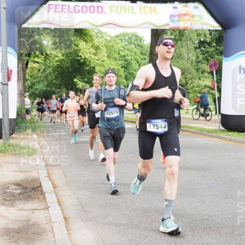29.06.2025 - hella hamburg halbmarathon MichiJ http://msf.ph/oto/8291486 29.06.2025 10:33:38 Zwischen KM18-KM19 1920, 2188, 4277, 6819, 6831, 7087, 9105, 11495, 12161, 12579, 13687, 14462, 15362, 15365, 16725, 16803, 17544, 17835, 17960, 18810 meine-sportfotos.de