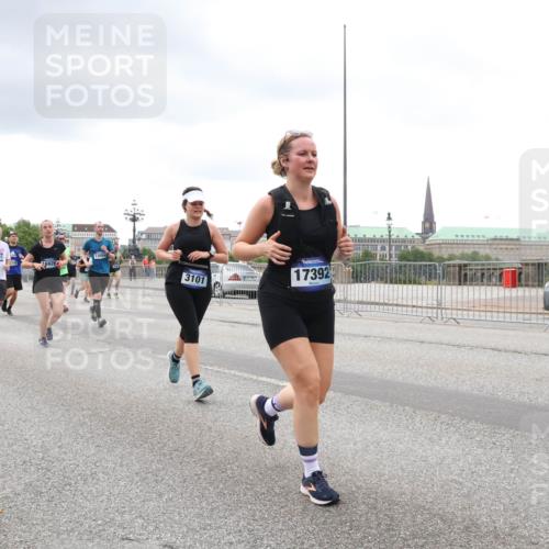 29.06.2025 - hella hamburg halbmarathon Lena Gebhardt http://msf.ph/oto/8291521 29.06.2025 10:55:49 Lombardsbrücke 10593, 13504, 5926, 3101, 17392, 1616, 1873, 1909, 1917, 2793, 3101, 3115, 3244, 3268, 4265, 4470, 4473, 4836, 4896, 5220, 5222, 5306, 5483, 5487, 5575, 5994, 6055, 6056, 6113, 6257, 6494, 6594, 7516, 7548, 7616, 7680, 7969, 8110, 8527, 8532, 8533, 8626, 8648, 9548, 9614, 9618, 9838, 9857, 9858, 9861, 9865, 9956, 10094, 10436, 10438, 10449, 10559, 10593, 10640, 10885, 11109, 11903, 11962, 11963, 12695, 12902, 14727, 16385 meine-sportfotos.de