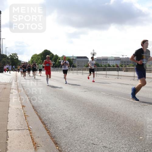 29.06.2025 - hella hamburg halbmarathon Lena Gebhardt http://msf.ph/oto/8291548 29.06.2025 09:46:26 Lombardsbrücke 1344, 16243, 1344, 1889, 2243, 2525, 3809, 3843, 3955, 4463, 4477, 4812, 4944, 5042, 5048, 5152, 6169, 6495, 6683, 7055, 7186, 7534, 7628, 7845, 7901, 8062, 8312, 8784, 8864, 8956, 9345, 10298, 10453, 10865, 10927, 10929, 11199, 11230, 11282, 11304, 11661, 11833, 12189, 12447, 12987, 13252, 13617, 13961, 14276, 14293, 14310, 15115, 15391, 15689, 15902, 16065, 16140, 16243, 16507, 16580, 16811, 16931, 16957, 17213, 17768 meine-sportfotos.de