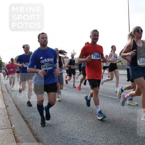 29.06.2025 - hella hamburg halbmarathon Lena Gebhardt http://msf.ph/oto/8291555 29.06.2025 09:58:48 Lombardsbrücke 4120, 773, 14368, 52, 951, 7369, 143, 5084, 1285, 1410, 1485, 1715, 1719, 1727, 1946, 1951, 1972, 2029, 2518, 2656, 2840, 2883, 2907, 3037, 3041, 3097, 3334, 3819, 3859, 3952, 4120, 4152, 4167, 5077, 5084, 5259, 5378, 5391, 5721, 5894, 6272, 6294, 6433, 6592, 6629, 6657, 6759, 6877, 7082, 7232, 7369, 7716, 7732, 8068, 8154, 8311, 8322, 8393, 8639, 8721, 8798, 8825, 9655, 9727, 9770, 10084, 10488 meine-sportfotos.de