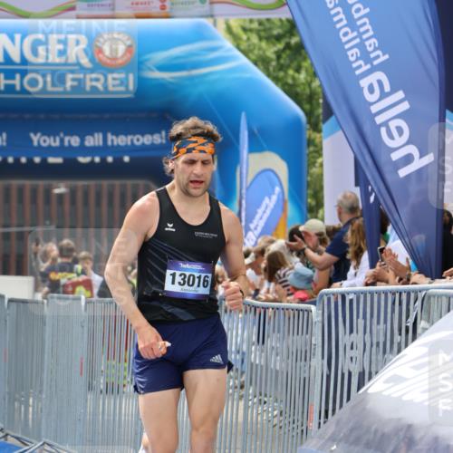 29.06.2025 - hella hamburg halbmarathon Strokosch-Dieckow http://msf.ph/oto/8291578 29.06.2025 10:19:18 Ziel 2659, 13016 meine-sportfotos.de