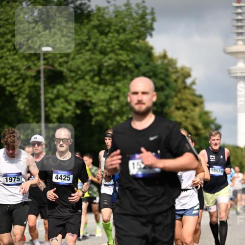 29.06.2025 - hella hamburg halbmarathon Dr. Thomas Lammeyer http://msf.ph/oto/8291620 29.06.2025 09:53:26 Kennedybrücke 1343, 1445, 1615, 1800, 1803, 1975, 2324, 2573, 2949, 3282, 3431, 3530, 4303, 4425, 4528, 5248, 5889, 6123, 6682, 7495, 7796, 8370, 8629, 8925, 9264, 9265, 9294, 9296, 9979, 10894, 10930 meine-sportfotos.de