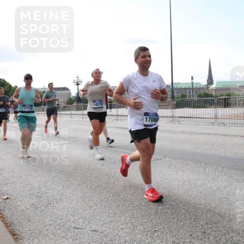 29.06.2025 - hella hamburg halbmarathon Lena Gebhardt http://msf.ph/oto/8291621 29.06.2025 10:11:52 Lombardsbrücke 1062, 1328, 1531, 1790, 1866, 1992, 3363, 4227, 5379, 5605, 7571, 8115, 8807, 8810, 9191, 9428, 10042, 10372, 10409, 10428, 11321, 11507, 11525, 11537, 11581, 11755, 11917, 12473, 13171, 13177, 13203, 13542, 13939, 13958, 14008, 14060, 14196, 14384, 15137, 15797, 15945, 16976, 17080, 17638, 17774, 17866, 18261, 18278, 18382, 18395, 18655 meine-sportfotos.de