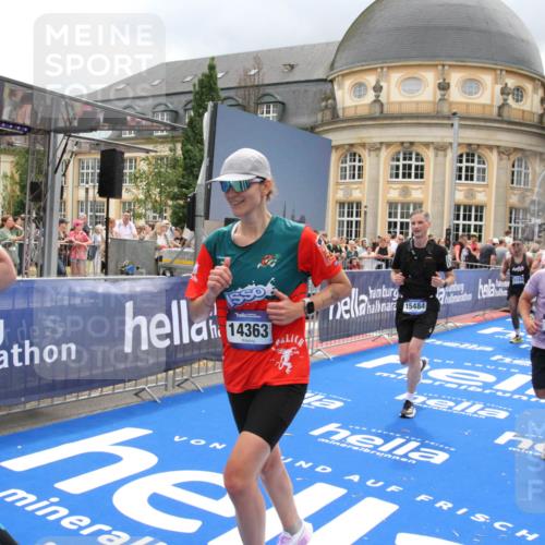 29.06.2025 - hella hamburg halbmarathon Michael Strokosch http://msf.ph/oto/8291634 29.06.2025 10:56:18 Ziel 1193, 5465, 7547, 8639, 9903, 9907, 10789, 12348, 14363, 15484, 16113, 16634, 17468, 18741, 19152 meine-sportfotos.de