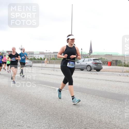29.06.2025 - hella hamburg halbmarathon Lena Gebhardt http://msf.ph/oto/8291713 29.06.2025 10:55:50 Lombardsbrücke 10593, 8110, 16926, 13504, 3101, 1616, 1873, 1909, 1917, 2793, 3101, 3115, 3244, 3268, 4265, 4354, 4470, 4473, 4836, 4896, 5220, 5222, 5306, 5483, 5487, 5575, 5994, 6055, 6056, 6113, 6257, 6494, 6594, 7516, 7548, 7616, 7680, 7969, 8110, 8305, 8527, 8532, 8533, 8626, 8648, 9548, 9614, 9618, 9838, 9857, 9858, 9861, 9865, 9956, 10094, 10436, 10438, 10449, 10559, 10593, 10640, 10885, 11109, 11903, 11962, 11963, 12695, 12902, 14727, 16385 meine-sportfotos.de