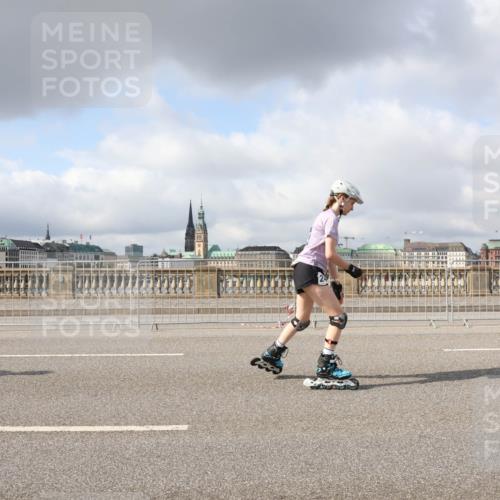 29.06.2025 - hella hamburg halbmarathon Lena Gebhardt http://msf.ph/oto/8291732 29.06.2025 09:05:49 Lombardsbrücke  meine-sportfotos.de