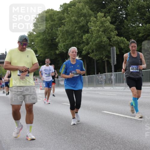 29.06.2025 - hella hamburg halbmarathon Jannik Wohlers http://msf.ph/oto/8291740 29.06.2025 10:04:24 Lombardsbrücke 1126, 1316, 1347, 1559, 2463, 2628, 2698, 4293, 4394, 4538, 4951, 5869, 6311, 8049, 9019, 10100, 10709, 10834, 11088, 11551, 12125, 12924, 13242, 13533, 15532, 16134, 16357, 16579, 16995, 17434, 17540, 17685, 17686, 17814, 18520, 18556 meine-sportfotos.de