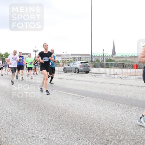 29.06.2025 - hella hamburg halbmarathon Lena Gebhardt http://msf.ph/oto/8291746 29.06.2025 10:55:51 Lombardsbrücke 129015116, 10593, 8110, 16926, 310, 1616, 1873, 1909, 1917, 2793, 3101, 3244, 3268, 4265, 4354, 4470, 4473, 4836, 4896, 5220, 5222, 5306, 5487, 5575, 5994, 6055, 6056, 6113, 6257, 6494, 6594, 7516, 7548, 7616, 7680, 7969, 8005, 8110, 8305, 8527, 8532, 8533, 8626, 8648, 9548, 9614, 9618, 9838, 9857, 9858, 9861, 9865, 9956, 10094, 10436, 10438, 10449, 10559, 10593, 10640, 10885, 11109, 11903, 11962, 11963, 12695, 12902, 14727 meine-sportfotos.de