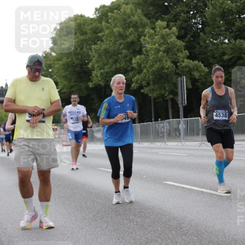 29.06.2025 - hella hamburg halbmarathon Jannik Wohlers http://msf.ph/oto/8291751 29.06.2025 10:04:24 Lombardsbrücke 1126, 1316, 1347, 1559, 2463, 2628, 2698, 4293, 4394, 4538, 4951, 5869, 6311, 8049, 9019, 10100, 10709, 10834, 11088, 11551, 12125, 12924, 13242, 13533, 15532, 16134, 16357, 16579, 16995, 17434, 17540, 17685, 17686, 17814, 18520, 18556 meine-sportfotos.de