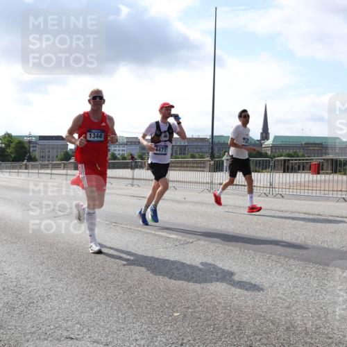 29.06.2025 - hella hamburg halbmarathon Lena Gebhardt http://msf.ph/oto/8291759 29.06.2025 09:46:28 Lombardsbrücke 1889, 1344, 4477, 1344, 1889, 2243, 2525, 3809, 3843, 3955, 4463, 4477, 4812, 4944, 5042, 5048, 5152, 6169, 6495, 6683, 7055, 7186, 7534, 7628, 7845, 7901, 8312, 8784, 8864, 8956, 9345, 10298, 10453, 10865, 10927, 10929, 11199, 11230, 11282, 11304, 11661, 11833, 12189, 12447, 12987, 13252, 13617, 13961, 14276, 14293, 14310, 15115, 15391, 15689, 15902, 16065, 16140, 16243, 16507, 16580, 16811, 16931, 16957, 17213, 17768 meine-sportfotos.de