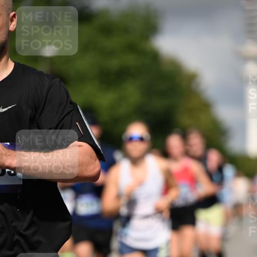 29.06.2025 - hella hamburg halbmarathon Dr. Thomas Lammeyer http://msf.ph/oto/8291761 29.06.2025 09:53:28 Kennedybrücke 1343, 1445, 1615, 1800, 1803, 1975, 2324, 2573, 2949, 3282, 3431, 3530, 4303, 4425, 4528, 5248, 5803, 5889, 6123, 6682, 7495, 7796, 8370, 8629, 8925, 9264, 9265, 9294, 9296, 9711, 9979, 10894, 10930 meine-sportfotos.de