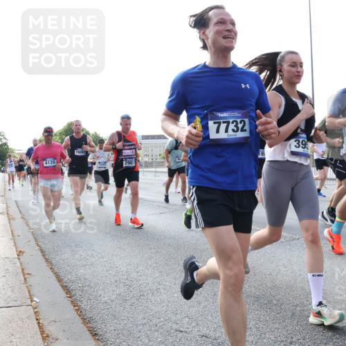 29.06.2025 - hella hamburg halbmarathon Lena Gebhardt http://msf.ph/oto/8291784 29.06.2025 09:58:49 Lombardsbrücke 4120, 18063, 7732, 13397, 2907, 195, 39, 7082, 1285, 1410, 1485, 1715, 1719, 1727, 1946, 1951, 1972, 2029, 2518, 2656, 2840, 2883, 2907, 3037, 3041, 3097, 3334, 3819, 3859, 3952, 4120, 4152, 4167, 5077, 5084, 5259, 5378, 5391, 5721, 5894, 6294, 6399, 6433, 6592, 6629, 6657, 6759, 6877, 7082, 7232, 7369, 7716, 7732, 8068, 8311, 8322, 8393, 8639, 8721, 8798, 8825, 9655, 9727, 9770, 10084, 10488 meine-sportfotos.de