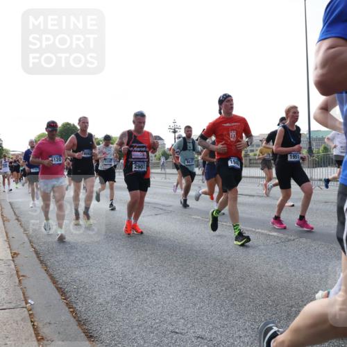29.06.2025 - hella hamburg halbmarathon Lena Gebhardt http://msf.ph/oto/8291817 29.06.2025 09:58:49 Lombardsbrücke 17161, 4120, 8063, 13397, 8639, 2907, 1951, 143, 77, 1285, 1410, 1485, 1715, 1719, 1727, 1946, 1951, 1972, 2029, 2518, 2656, 2840, 2883, 2907, 3037, 3041, 3097, 3334, 3819, 3859, 3952, 4120, 4152, 4167, 5077, 5084, 5259, 5378, 5391, 5721, 5894, 6294, 6399, 6433, 6592, 6629, 6657, 6759, 6877, 7082, 7232, 7369, 7716, 7732, 8068, 8311, 8322, 8393, 8639, 8721, 8798, 8825, 9655, 9727, 9770, 10084, 10488 meine-sportfotos.de