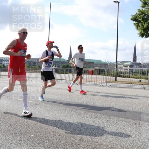 29.06.2025 - hella hamburg halbmarathon Lena Gebhardt http://msf.ph/oto/8291831 29.06.2025 09:46:28 Lombardsbrücke 4477, 13961, 1344, 1889, 2243, 2525, 3809, 3843, 3955, 4463, 4477, 4812, 4944, 5042, 5048, 5152, 6169, 6495, 6683, 7055, 7186, 7534, 7628, 7845, 7901, 8312, 8784, 8864, 8956, 9345, 10298, 10453, 10865, 10927, 10929, 11199, 11230, 11282, 11304, 11661, 11833, 12189, 12447, 12987, 13252, 13617, 13961, 14276, 14293, 14310, 15115, 15391, 15689, 15902, 16065, 16140, 16243, 16507, 16580, 16811, 16931, 16957, 17213, 17768 meine-sportfotos.de