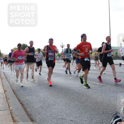 29.06.2025 - hella hamburg halbmarathon Lena Gebhardt http://msf.ph/oto/8291852 29.06.2025 09:58:49 Lombardsbrücke 4120, 8063, 13397, 2907, 1951, 1285, 1410, 1485, 1715, 1719, 1727, 1946, 1951, 1972, 2029, 2518, 2656, 2840, 2883, 2907, 3037, 3041, 3097, 3334, 3819, 3859, 3952, 4120, 4152, 4167, 5077, 5084, 5259, 5378, 5391, 5721, 5894, 6294, 6399, 6433, 6592, 6629, 6657, 6759, 6877, 7082, 7232, 7369, 7716, 7732, 8068, 8311, 8322, 8393, 8639, 8721, 8798, 8825, 9655, 9727, 9770, 10084, 10488 meine-sportfotos.de