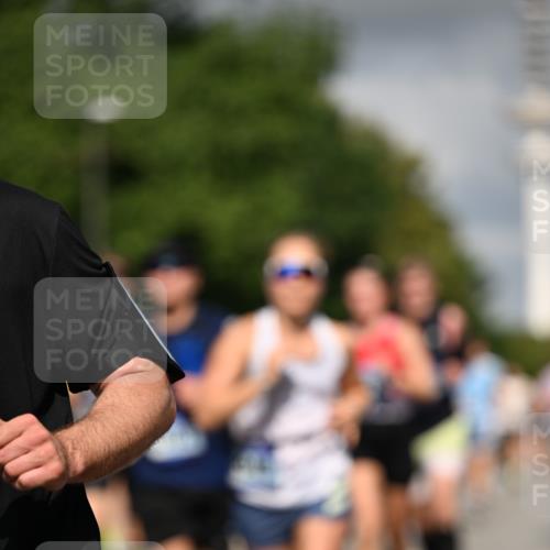 29.06.2025 - hella hamburg halbmarathon Dr. Thomas Lammeyer http://msf.ph/oto/8291867 29.06.2025 09:53:28 Kennedybrücke 1343, 1445, 1615, 1800, 1803, 1975, 2324, 2573, 2949, 3282, 3431, 3530, 4303, 4425, 4528, 5248, 5803, 5889, 6123, 6682, 7495, 7796, 8370, 8629, 8925, 9264, 9265, 9294, 9296, 9711, 9979, 10894, 10930 meine-sportfotos.de