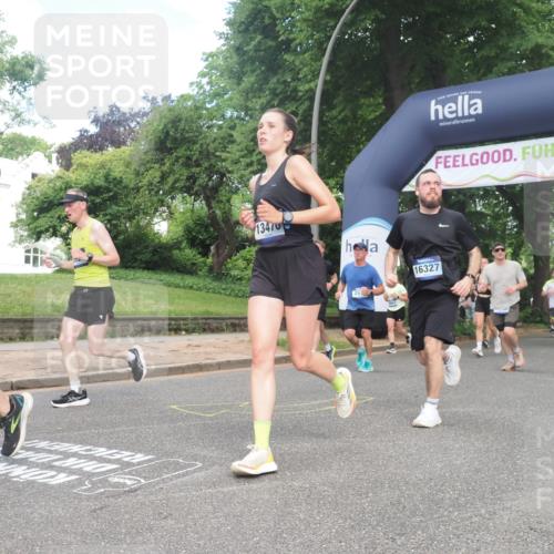29.06.2025 - hella hamburg halbmarathon KatJ http://msf.ph/oto/8291871 29.06.2025 10:42:13 Zwischen KM18-KM19 2252, 2612, 3177, 3861, 5021, 6082, 6084, 6433, 6569 meine-sportfotos.de