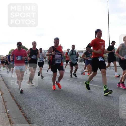 29.06.2025 - hella hamburg halbmarathon Lena Gebhardt http://msf.ph/oto/8291879 29.06.2025 09:58:50 Lombardsbrücke 4120, 18063, 17181, 13397, 2901, 1951, 1470, 1285, 1410, 1485, 1715, 1719, 1727, 1946, 1951, 1972, 2029, 2518, 2656, 2840, 2883, 2907, 3037, 3041, 3097, 3334, 3819, 3859, 3952, 4120, 4152, 4167, 5077, 5084, 5259, 5378, 5391, 5721, 5894, 6294, 6399, 6433, 6592, 6629, 6657, 6759, 6877, 7082, 7232, 7369, 7716, 7732, 8068, 8311, 8322, 8393, 8639, 8721, 8798, 8825, 9655, 9727, 9770, 9884, 10488 meine-sportfotos.de