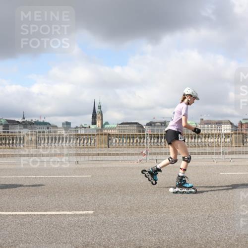 29.06.2025 - hella hamburg halbmarathon Lena Gebhardt http://msf.ph/oto/8291892 29.06.2025 09:05:49 Lombardsbrücke  meine-sportfotos.de