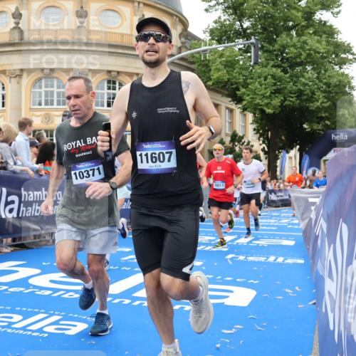 29.06.2025 - hella hamburg halbmarathon Strokosch-Dieckow http://msf.ph/oto/8291896 29.06.2025 10:50:16 Ziel 1119, 3296, 4247, 4933, 7176, 7930, 7932, 8899, 8921, 10371, 11607, 12035, 12235, 12949, 13609, 13690, 14034, 15620, 16000, 16242, 18499, 18811, 19040 meine-sportfotos.de