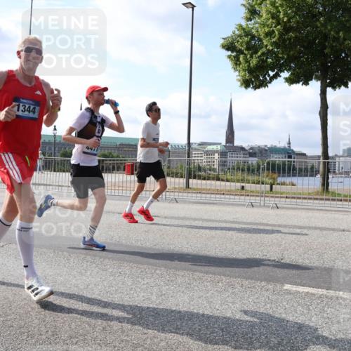 29.06.2025 - hella hamburg halbmarathon Lena Gebhardt http://msf.ph/oto/8291904 29.06.2025 09:46:29 Lombardsbrücke 1344, 441, 1344, 1889, 2243, 2525, 3809, 3843, 3955, 4477, 4812, 4944, 5042, 5048, 5152, 6169, 6495, 6683, 7055, 7534, 7628, 7845, 7901, 8312, 8784, 8864, 8956, 9345, 10298, 10453, 10865, 10927, 10929, 11199, 11230, 11282, 11304, 11661, 11833, 12447, 12987, 13252, 13617, 13961, 14276, 14293, 14310, 15115, 15391, 15689, 15902, 16065, 16140, 16243, 16507, 16580, 16811, 16931, 16957, 17213, 17768 meine-sportfotos.de