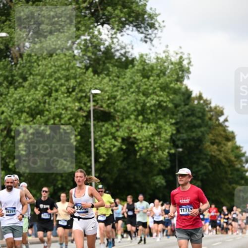 29.06.2025 - hella hamburg halbmarathon Dr. Thomas Lammeyer http://msf.ph/oto/8291920 29.06.2025 10:37:24 Kennedybrücke 1078, 1199, 1324, 1373, 1732, 1879, 1995, 2085, 2342, 2384, 2838, 3221, 3341, 3422, 3560, 3653, 3871, 4030, 4096, 4164, 4446, 5180, 5581, 5917, 6773, 6861, 6999, 7705, 8175, 8595, 8839, 8891, 8993, 9289, 9471, 9591, 9750, 9768, 9780 meine-sportfotos.de