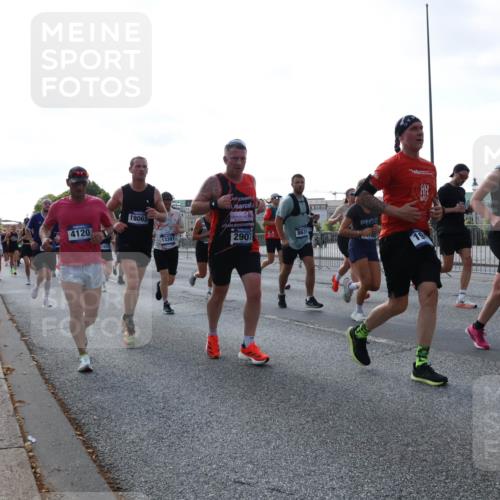 29.06.2025 - hella hamburg halbmarathon Lena Gebhardt http://msf.ph/oto/8291924 29.06.2025 09:58:50 Lombardsbrücke 4120, 1970, 18063, 13397, 2901, 8639, 1951, 1285, 1410, 1485, 1715, 1719, 1727, 1946, 1951, 1972, 2029, 2518, 2656, 2840, 2883, 2907, 3037, 3041, 3097, 3334, 3819, 3859, 3952, 4120, 4152, 4167, 5077, 5084, 5259, 5378, 5391, 5721, 5894, 6294, 6399, 6433, 6592, 6629, 6657, 6759, 6877, 7082, 7232, 7369, 7716, 7732, 8068, 8311, 8322, 8393, 8639, 8721, 8798, 8825, 9655, 9727, 9770, 9884, 10488 meine-sportfotos.de