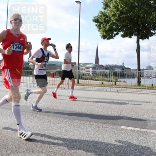 29.06.2025 - hella hamburg halbmarathon Lena Gebhardt http://msf.ph/oto/8291927 29.06.2025 09:46:29 Lombardsbrücke 1344, 1344, 1889, 2243, 2525, 3809, 3843, 3955, 4477, 4812, 4944, 5042, 5048, 5152, 6169, 6495, 6683, 7055, 7534, 7628, 7845, 7901, 8312, 8784, 8864, 8956, 9345, 10298, 10453, 10865, 10927, 10929, 11199, 11230, 11282, 11304, 11661, 11833, 12447, 12987, 13252, 13617, 13961, 14276, 14293, 14310, 15115, 15391, 15689, 15902, 16065, 16140, 16243, 16507, 16580, 16811, 16931, 16957, 17213, 17768 meine-sportfotos.de