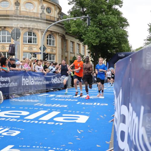 29.06.2025 - hella hamburg halbmarathon Strokosch-Dieckow http://msf.ph/oto/8291981 29.06.2025 10:50:18 Ziel 1119, 4247, 4933, 6795, 7930, 7932, 8899, 8921, 10371, 11607, 12035, 12949, 13609, 13690, 14034, 15620, 16000, 16242, 18394, 18499, 18811, 19040 meine-sportfotos.de