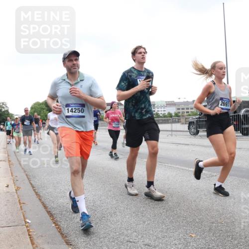 29.06.2025 - hella hamburg halbmarathon Lena Gebhardt http://msf.ph/oto/8291996 29.06.2025 10:46:42 Lombardsbrücke 1073, 1286, 1363, 1371, 1375, 1429, 1465, 1608, 1720, 1837, 1999, 2162, 2211, 2320, 2500, 2556, 2697, 2981, 3277, 3406, 3407, 3469, 3734, 3823, 4119, 4202, 4296, 4342, 4355, 4448, 4604, 5111, 5114, 5697, 5700, 5796, 5854, 5953, 6068, 6124, 6161, 6740, 7303, 7364, 7368, 7374, 7412, 7767, 7827, 7960, 8047, 8477, 8486, 8551, 8553, 8684, 8700, 9129, 9337, 9691, 10153, 10230, 11361, 12298, 12333, 12507, 12522, 13969, 14261, 15852, 16882, 16987 meine-sportfotos.de