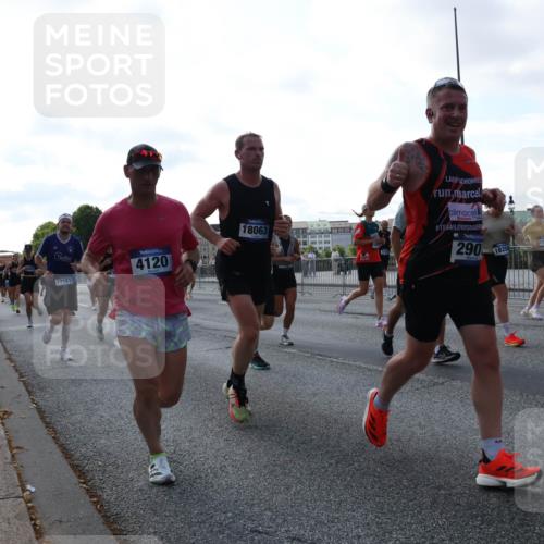 29.06.2025 - hella hamburg halbmarathon Lena Gebhardt http://msf.ph/oto/8292028 29.06.2025 09:58:51 Lombardsbrücke 17181, 4120, 18063, 290, 18208, 11212, 147061, 1285, 1410, 1485, 1715, 1719, 1727, 1946, 1951, 1972, 2029, 2518, 2656, 2741, 2840, 2883, 2907, 2911, 3037, 3041, 3097, 3334, 3819, 3859, 3952, 4120, 4152, 4167, 5077, 5084, 5259, 5378, 5391, 5894, 6294, 6399, 6433, 6592, 6629, 6657, 6759, 6877, 7082, 7232, 7369, 7716, 7732, 8068, 8311, 8322, 8393, 8639, 8721, 8772, 8798, 8825, 9655, 9727, 9770, 9884, 10488 meine-sportfotos.de