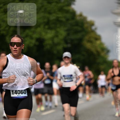 29.06.2025 - hella hamburg halbmarathon Dr. Thomas Lammeyer http://msf.ph/oto/8292039 29.06.2025 10:16:07 Kennedybrücke 1249, 1610, 1785, 1790, 1850, 1851, 2963, 2964, 3182, 3248, 3262, 3746, 3837, 4453, 4499, 5166, 5176, 6822, 6871, 6966, 7370, 8206, 8207, 8971, 9119, 9253, 9254, 9405, 10685 meine-sportfotos.de