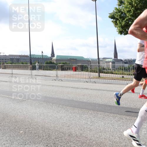 29.06.2025 - hella hamburg halbmarathon Lena Gebhardt http://msf.ph/oto/8292085 29.06.2025 09:46:29 Lombardsbrücke 1344, 1889, 2243, 2525, 3809, 3843, 3955, 4477, 4812, 4944, 5042, 5048, 5152, 6169, 6495, 6683, 7055, 7534, 7628, 7845, 7901, 8312, 8784, 8864, 8956, 9345, 10298, 10453, 10865, 10927, 10929, 11199, 11230, 11282, 11304, 11661, 11833, 12447, 12987, 13252, 13617, 13961, 14276, 14293, 14310, 15115, 15391, 15689, 15902, 16065, 16140, 16243, 16507, 16580, 16811, 16931, 16957, 17213, 17768 meine-sportfotos.de