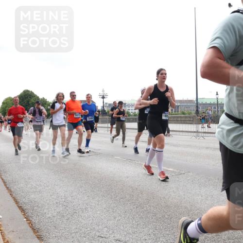 29.06.2025 - hella hamburg halbmarathon Lena Gebhardt http://msf.ph/oto/8292100 29.06.2025 10:36:25 Lombardsbrücke 1008, 1010, 1036, 1102, 1183, 1224, 1775, 1780, 1835, 2124, 2520, 2588, 2870, 3398, 3401, 3404, 3428, 3699, 3741, 3877, 4084, 4245, 4326, 4442, 4798, 4937, 5012, 5246, 5427, 5540, 5573, 5666, 5747, 5809, 5919, 6092, 6093, 6184, 6190, 6417, 6667, 6896, 7086, 7111, 7140, 7275, 7575, 7576, 7632, 8356, 8498, 8530, 8581, 8945, 8947, 9115, 9117, 9229, 9500, 13265, 15077, 17156, 17807, 18152, 18488 meine-sportfotos.de